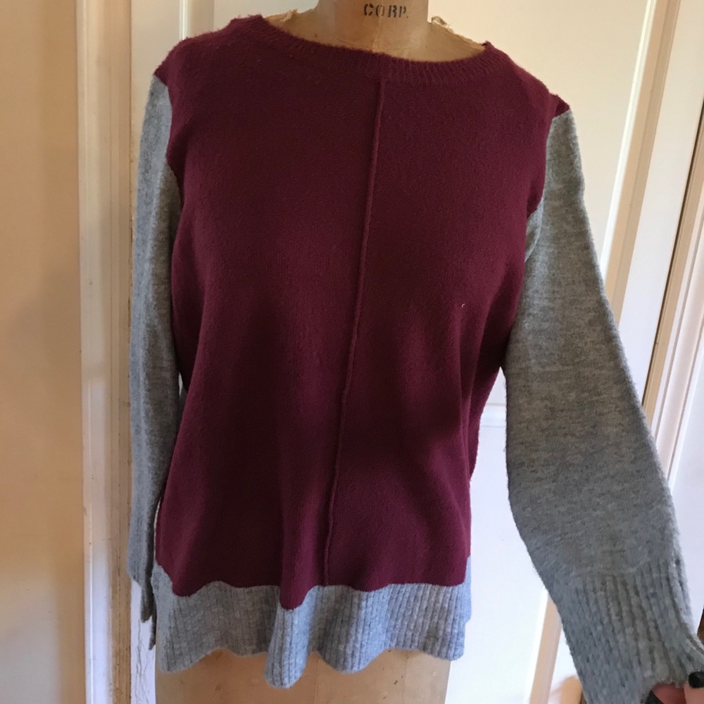 Crew neck burgundy & grey sweater